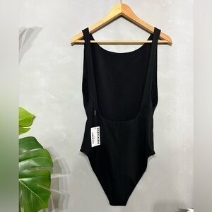 3/$30 _ PALM INCLUSIVE | NWT 🏷️ Aria One piece swimsuit low back side - Large